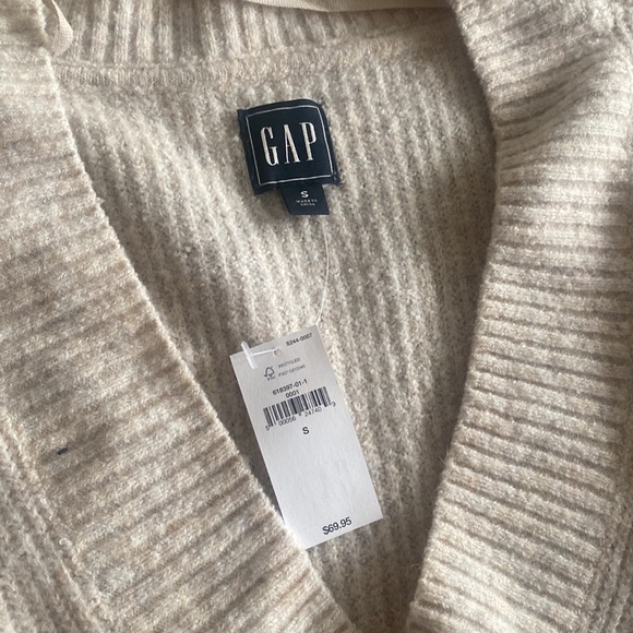 Gap v-neck sweater NWT - Picture 2 of 3